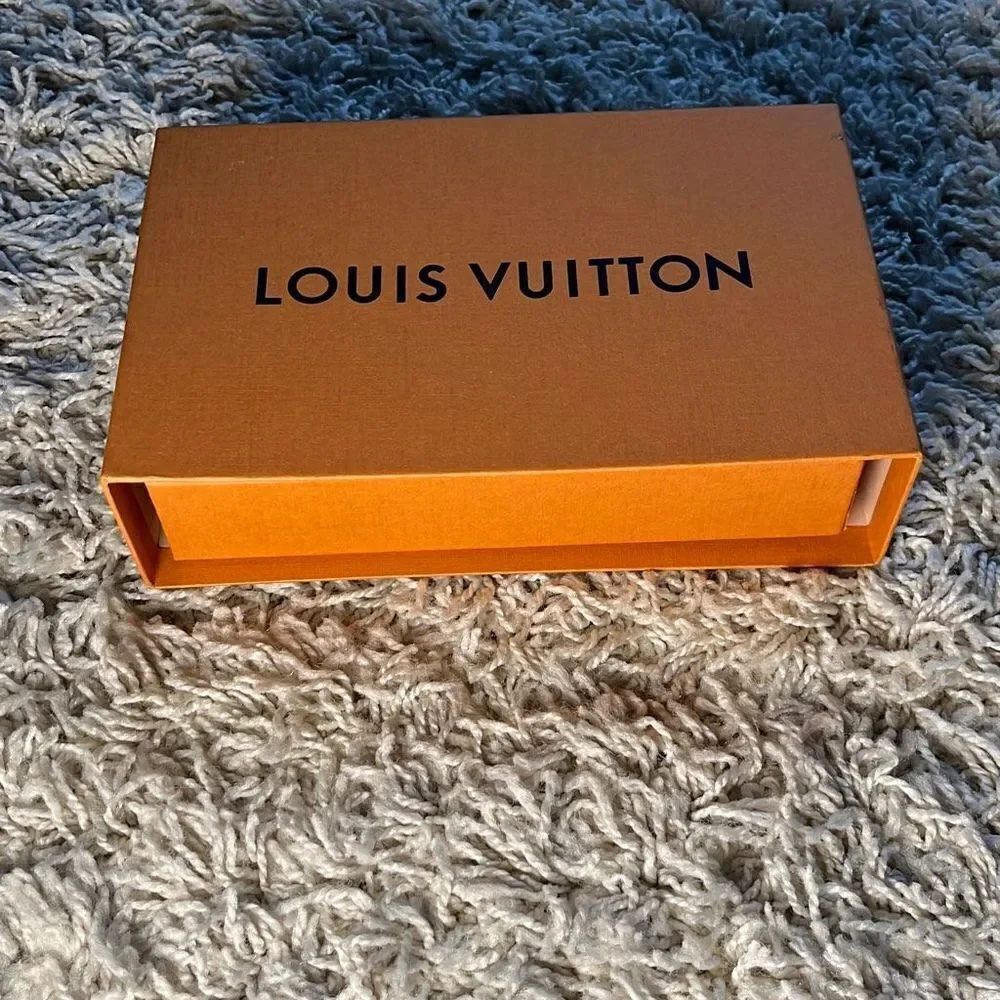 Authentic louis-vuitton box medium